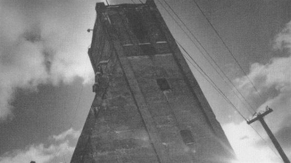 Lo spettrale edificio delle miniera d'oro di Malartic, 1947