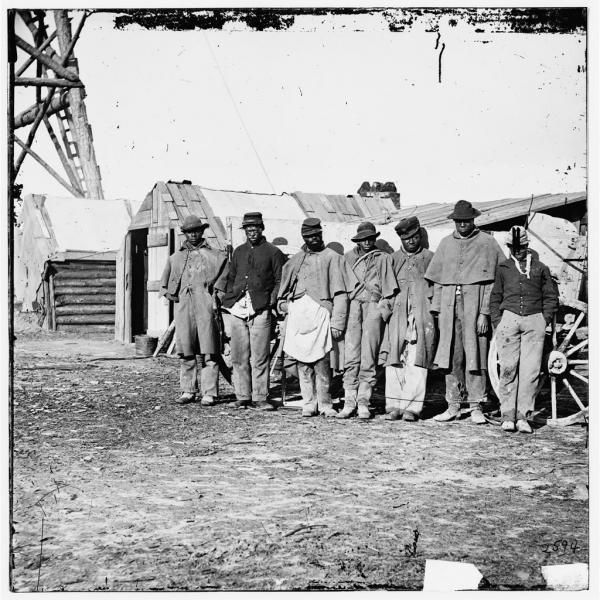 Settlers afroamericani, alcuni con ancora il cappello dell’esercito nordista
