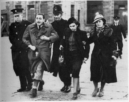 Jewish refugees from Czechoslovakia being marched away by British police at Croydon airport ‎in March 1939‎