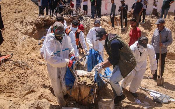 Mass grave at Nasser Hospital in Khan Younis, April 2024 credit:  Ahmad Salem/Bloomberg