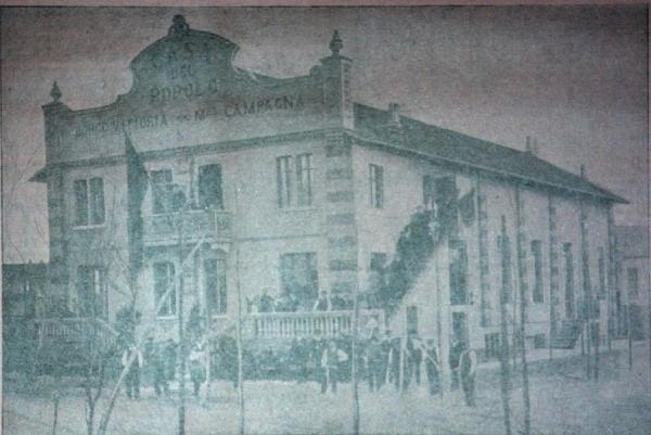 La Casa del Popolo all'epoca della sua inaugurazione, fotografia da “Il Grido del Popolo” del maggio 1910