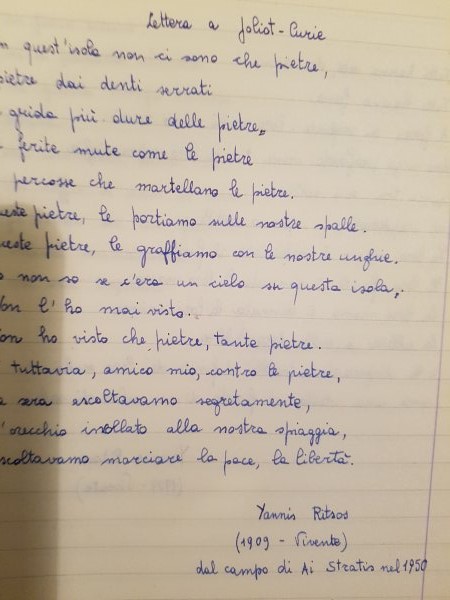 Da un vecchio quaderno di poesie di una mamma: un frammento della Lettera a Joliot-Curie tradotto (male) in italiano.