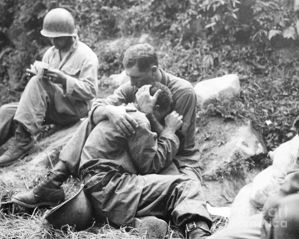 Korean War, 1950-53, una delle tante guerre americane i cui effetti devastanti sono presenti ancora oggi. (la foto è di David Douglas Duncan, 1950)