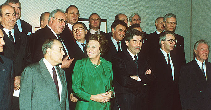 Maastricht, 11 dicembre 1991. I firmatari del Trattato in posa. Vediamo se li riconoscete.