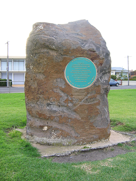 Melbourne Famine Monument &ndash; &lsquo;Famine Rock&rsquo; Williamstown, Victoria Commissioned by: Melbourne Irish Famine 150th Commemoration Committee <br />
In memory of / one million people who died in Ireland / during the Great Hunger of 1845-52. / In praise of / tens of thousands of dispossessed Irish / who sailed to Hobson&rsquo;s Bay to build a new life. / In sorrow for the dispossession / of the Bunurong and Woiworung people / but in a spirit of reconciliation. / In solidarity with all those / who suffer hunger today.<br />
 Irish inscription encircling main text: N&iacute; h&eacute; Dia a cheap riamh an obair seo Daoine bochta chur le fuacht is f&aacute;n M&aacute;ire N&iacute; Dhroma [note: Lines from M&aacute;ire N&iacute; Dhroma (mid 19th. Century Irish language poet/singer) taken from &lsquo;Na Pr&aacute;ta&iacute; Dubha&rsquo; (&lsquo;The Black Potatoes&rsquo;).