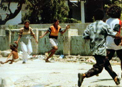Dili, Timor Est, 1999. E' guerra dopo il referendum indipendentista.