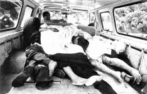 Città del Messico, Tlatelolco, 2 ottobre 1968. Corpi di studenti massacrati dai militari.