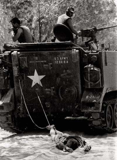 "Dusty Death" (Tan Binn, South Vietnam), 1966. Foto di Kyoichi Sawada