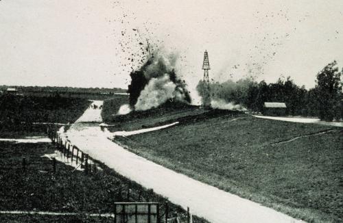 A river levee is blown up in Caernarvon, Louisiana (29 April)