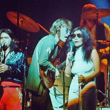 John and Yoko Madison Square Garden 1972