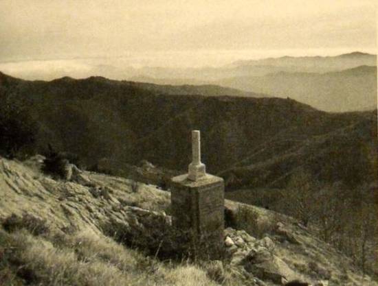 Il cippo eretto sul luogo della morte di Felice Cascione, Case Fontane di Alto