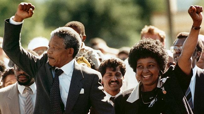 11 Febbraio 1990: Nelson Mandela, con la moglie Winnie, libero dopo 27 anni di prigione