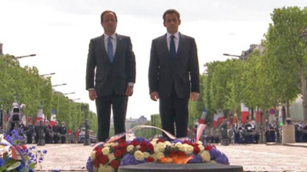 Hollande e Sarkozy in visita al soldato sconosciuto, maggio 2012