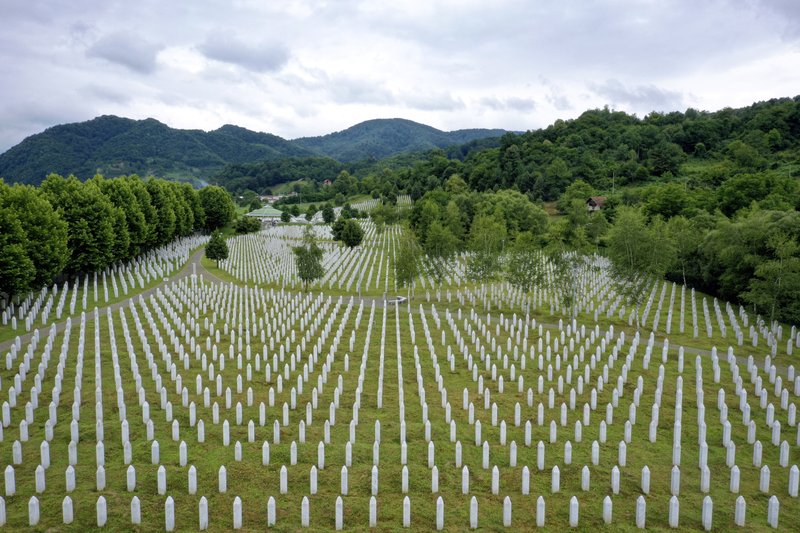 Massacro di Srebrenica, 8372 vittime Luglio 1995