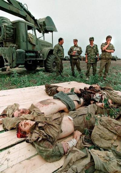 Prima guerra cecena, fotografia di Alexander Nemenova, fotoreporter al seguito delle truppe di occupazione.