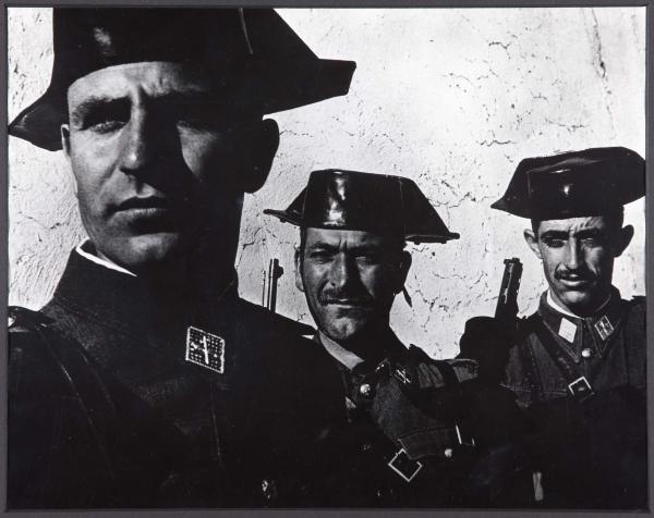 Guardia civil, fotografia di Eugene Smith, 1950.