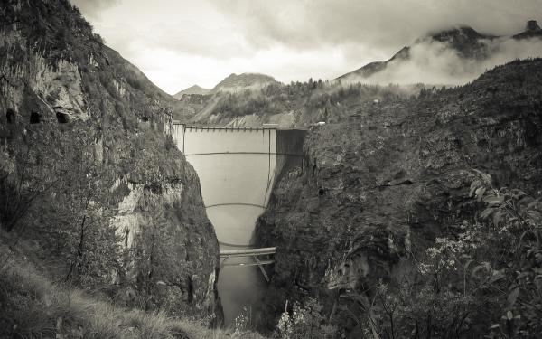 Un’immagine spettrale della diga del Vajont