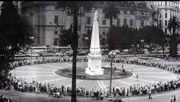 30 abril 1977, primera ronda de las Madres de Plaza de Mayo