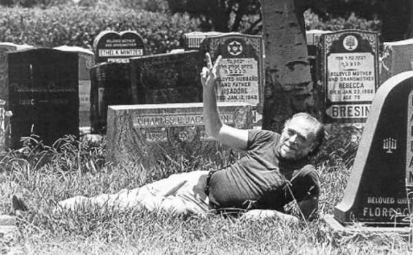 [[https://www.paoloroversi.me/wp-content/uploads/2007/09/Bukowski_al_cimitero.jpg|    ]