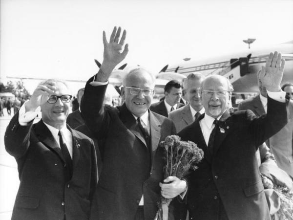 Gustáv Husák (al centro) in visita ai "compagni" della RDT, Walter Ulbricht e Erich Honecker.