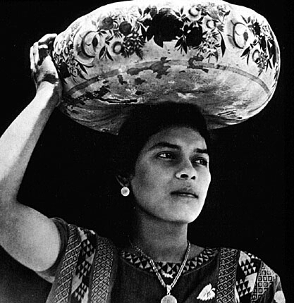 Donna di Tehuanpec, fotografia di Tina Modotti
