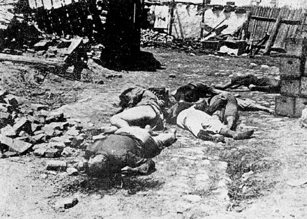 Transnistria, ottobre 1941. Ebrei deportati da Odessa massacrati dai romeni durante il tragitto