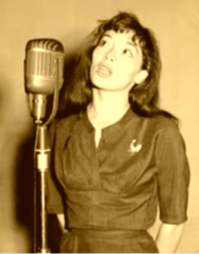 Une photo de Juliette chantant "Si tu t'imagines" en studio ... Pas encore la grande star qu'elle deviendra... Bref, au temps de Saint-Germain... Un peu avant 1950