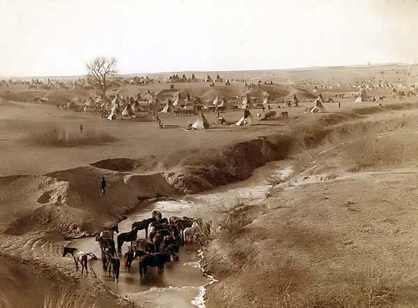 Campo Lakota nei pressi di Pine Ridge, Sud Dakota, 1891, foto di John C. H. Grabill.