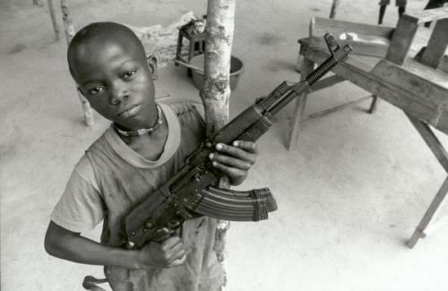 Sierra Leone. Enfant ‎soldat‎<br />
