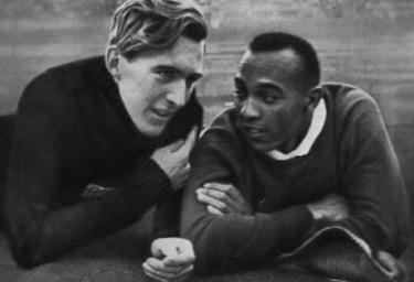 Luz Long e Jesse Owens (© Getty Images)