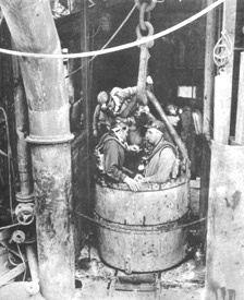 I minatori lavoravano ogni giorno a più di 1000 metri sotto la superficie terrestre, in costante rischio di vita.   Solamente fra il 1946 e il 1963, 867 operai italiani rimasero uccisi nelle miniere belghe.