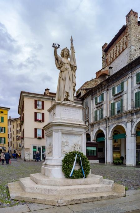 La "Bell'Italia", Piazza delle Loggia, Brescia