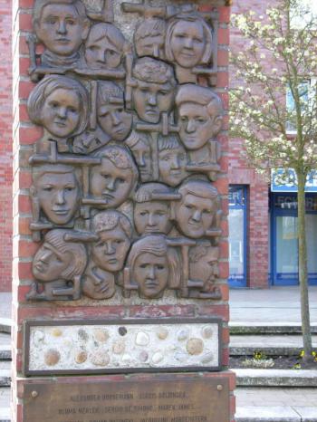 Amburgo. Monumento ai bambini della Bullenhuser Damm, installato nel 2008.
