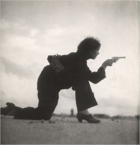‎Soldatessa repubblicana in addestramento, Barcellona 1936.‎