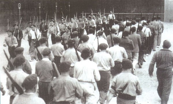 Futuri soldati dell'esercito basco durante un'esercitazione