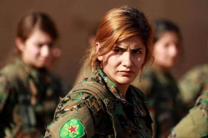 Combattente curda dell’YPJ