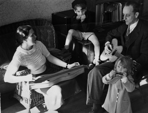 Ruth ‎Crawford, Mike, Charles e Peggy nel 1937