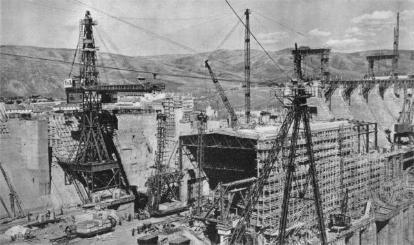 URSS, epoca staliniana. Costruzione della centrale idroelettrica ad Oust-Kaménogorsk