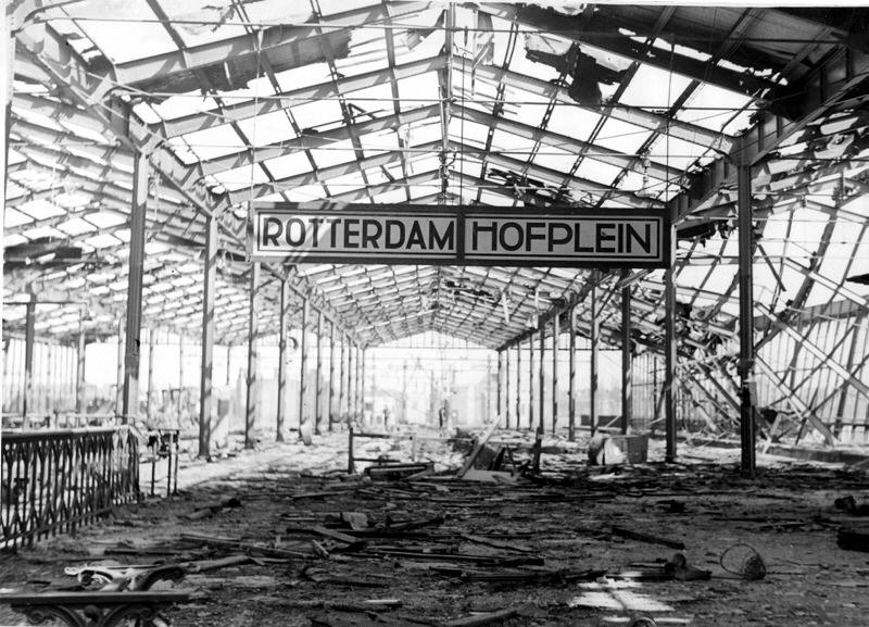Rotterdam, maggio 1940. La vecchia stazione dopo i bombardamenti nazisti.