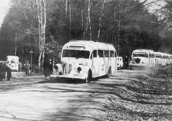 Weiße Busse des Schwedischen Roten Kreuzes, 1945