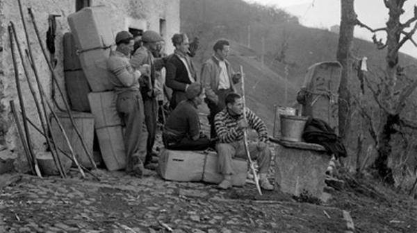 Contrabbandieri con le loro bricòle, tra comasco e Canton Ticino