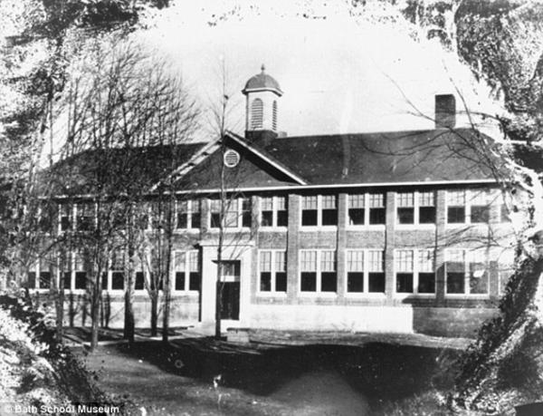 L’edificio scolastico di Bath nei primi anni 20