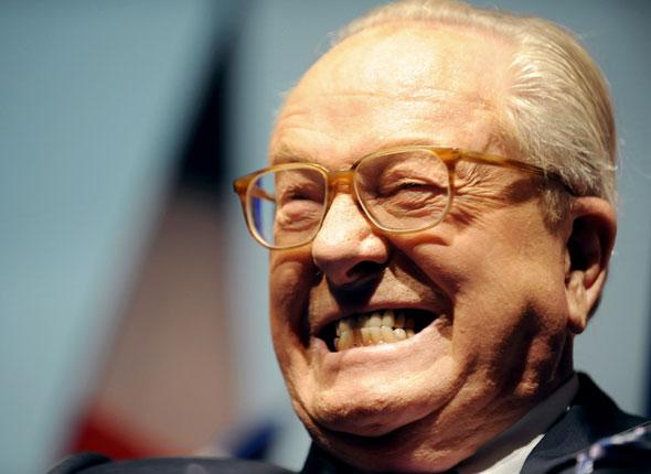 <br />
Le leader du Front Nazi-onal Jean-Marie Le Pen, beau comme le soleil... 