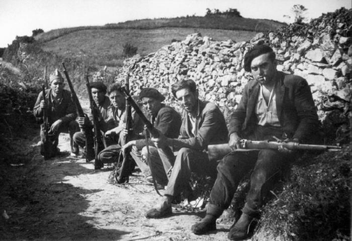 Minatori asturiani in trincea nell'ottobre del 1934