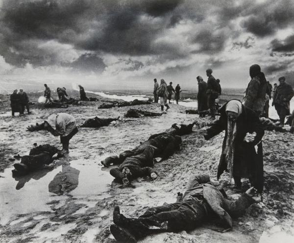 Massacro di Kerč, 1942  credit Dmitrij Bal'termants [Дмитрий Николаевич Бальтерманц]