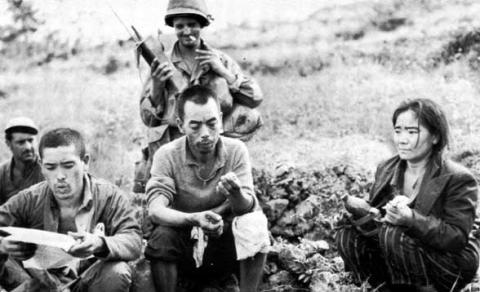 Okinawa, 1945 - Prigionieri giapponesi 
