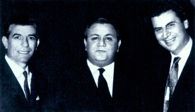 Grigoris Bithikotsis (a sinistra) assieme a Manos Hatzidakis (al centro) e Mikis Theodorakis (a destra) negli anni '60.