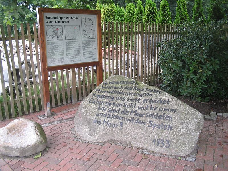 Börgermoor: La pietra in ricordo dei Moorsoldaten coi versi del canto.