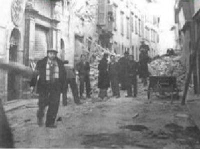 La Via Maestra di Poggibonsi dopo il bombardamento.
