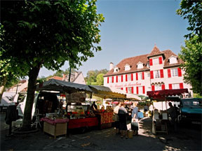 Il mercato di Brive-la-Gaillarde.<br />
Le marché de Brive-la-Gaillarde.